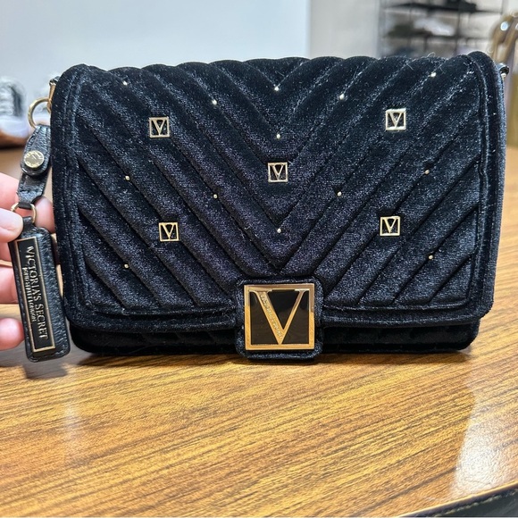 Victoria's Secret Quilt small Shoulder Bag Black Velvet Studded classic romantic - Picture 8 of 11